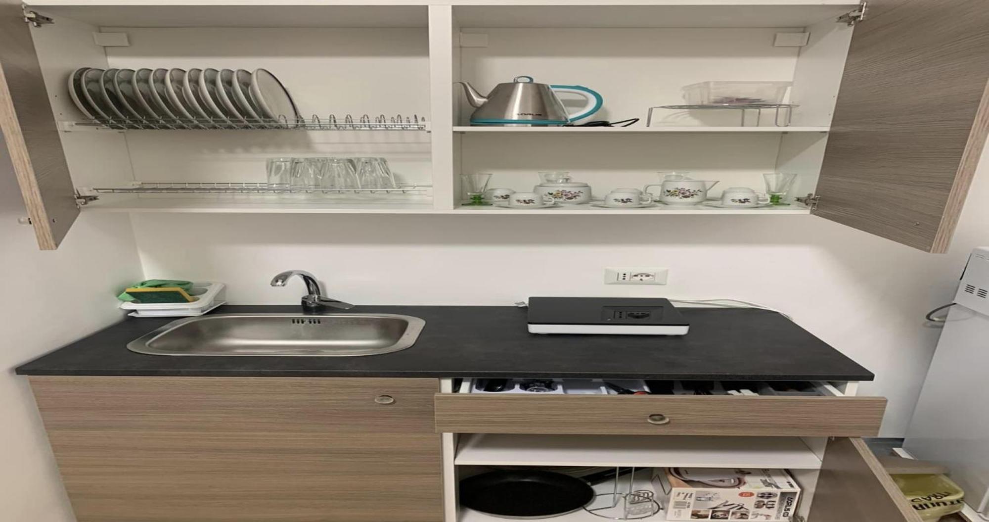 Miris Fast And Comfortable With Self Check In 8 Minutes Walk Near Airport Neapel